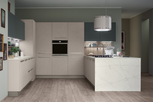 Minimal line offset by sumptuous colours.
An essential kitchen conceived in a variety of configurations and with ample scope for personalization that will encompass recherché, minimal, sumptuous or o
